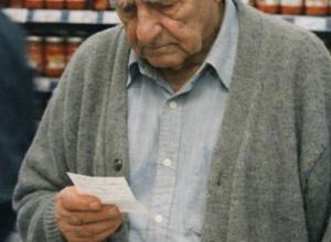 Au début, j’ai cru que le vieux monsieur du quatrième rayon allait faire un malaise.