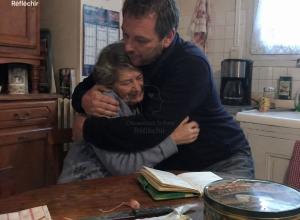 Ma mère habitait encore dans son petit appartement près de Tours.