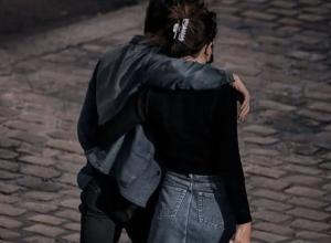 Choisis quelqu’un qui t’inclut dans sa vie, pas seulement
